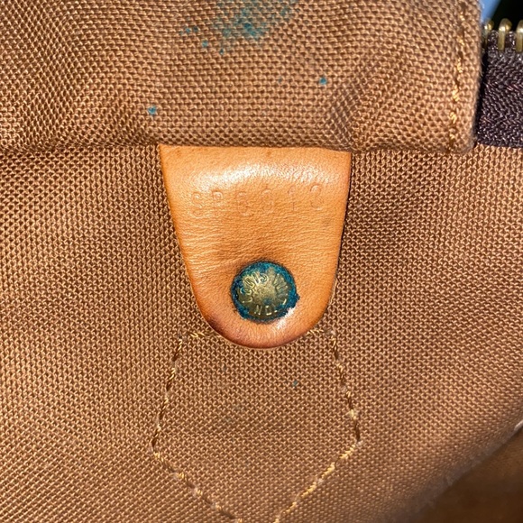 Authentic Louis Vuitton Monogram Speedy 40 - Picture 6 of 15